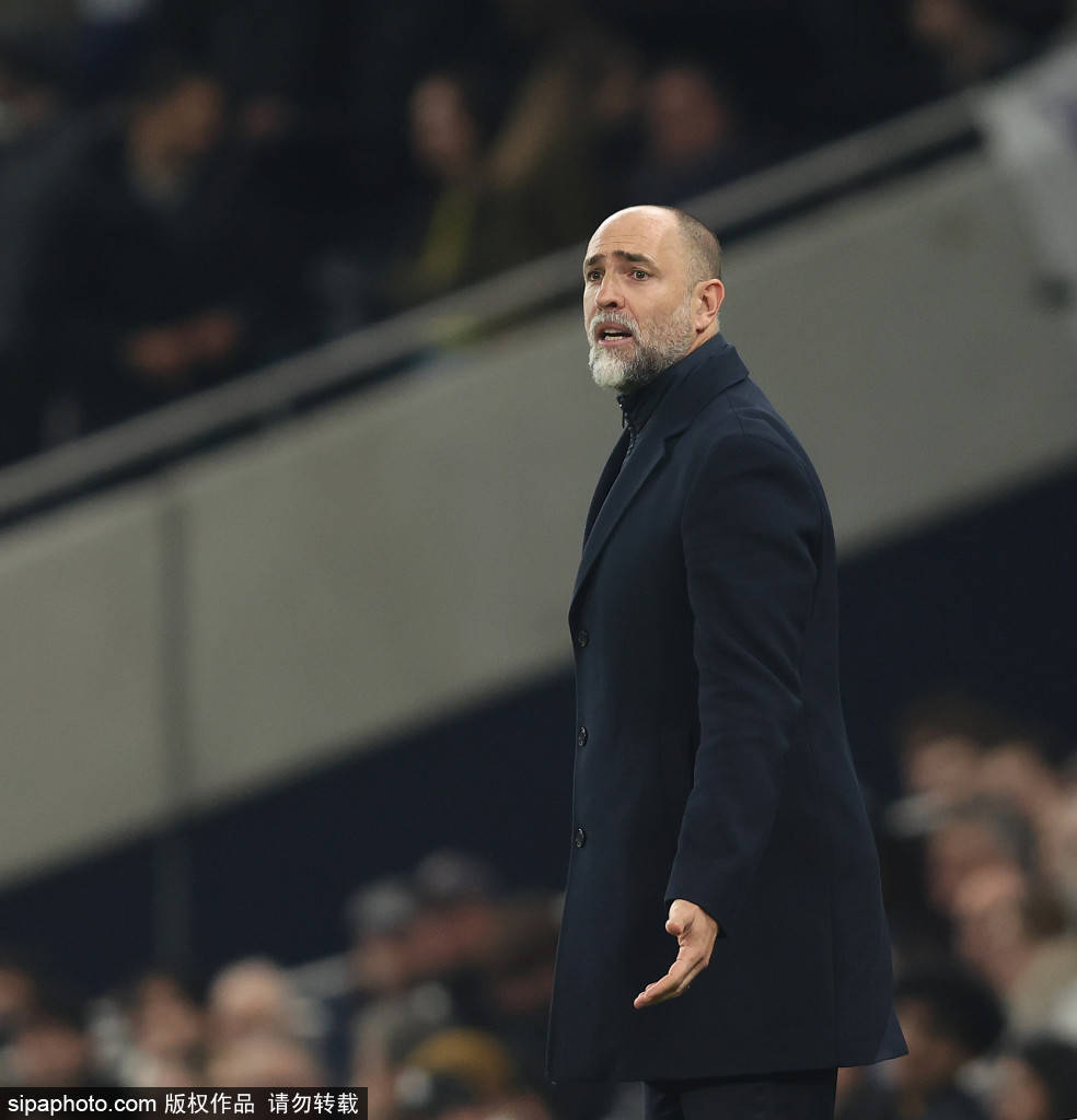 主帅“失踪”!热刺主场0比3惨败诺丁汉森林,图多尔去向成谜,降级警报拉响?